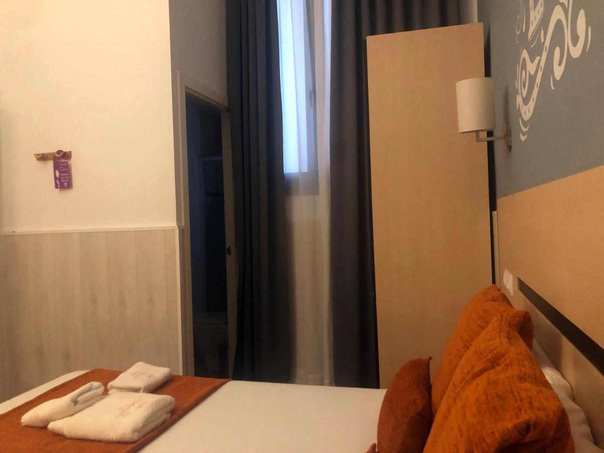 Live Natura (adults Only) Affittacamere Barcellona